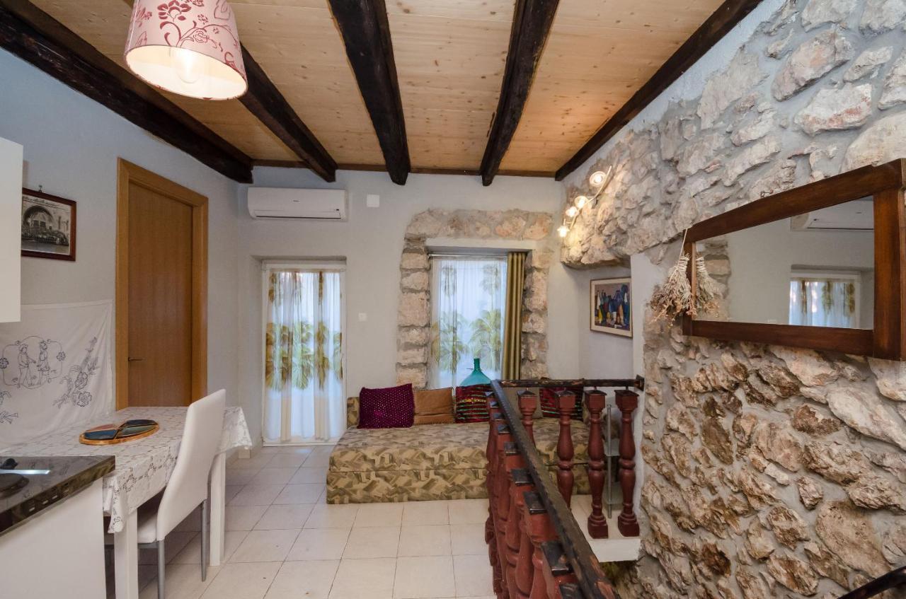 Ferienwohnung Under Ancient Roofs Vrbnik Exterior foto